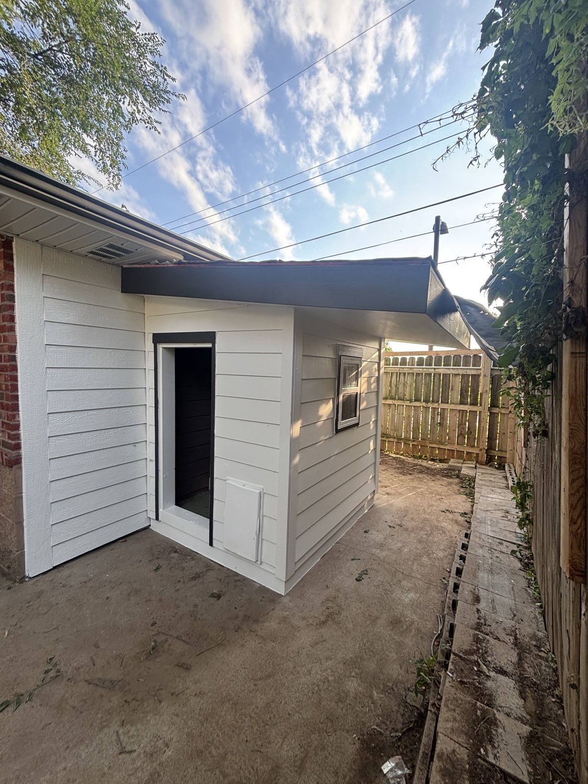 Small structure with fresh exterior paint and covered patio, Bellevue